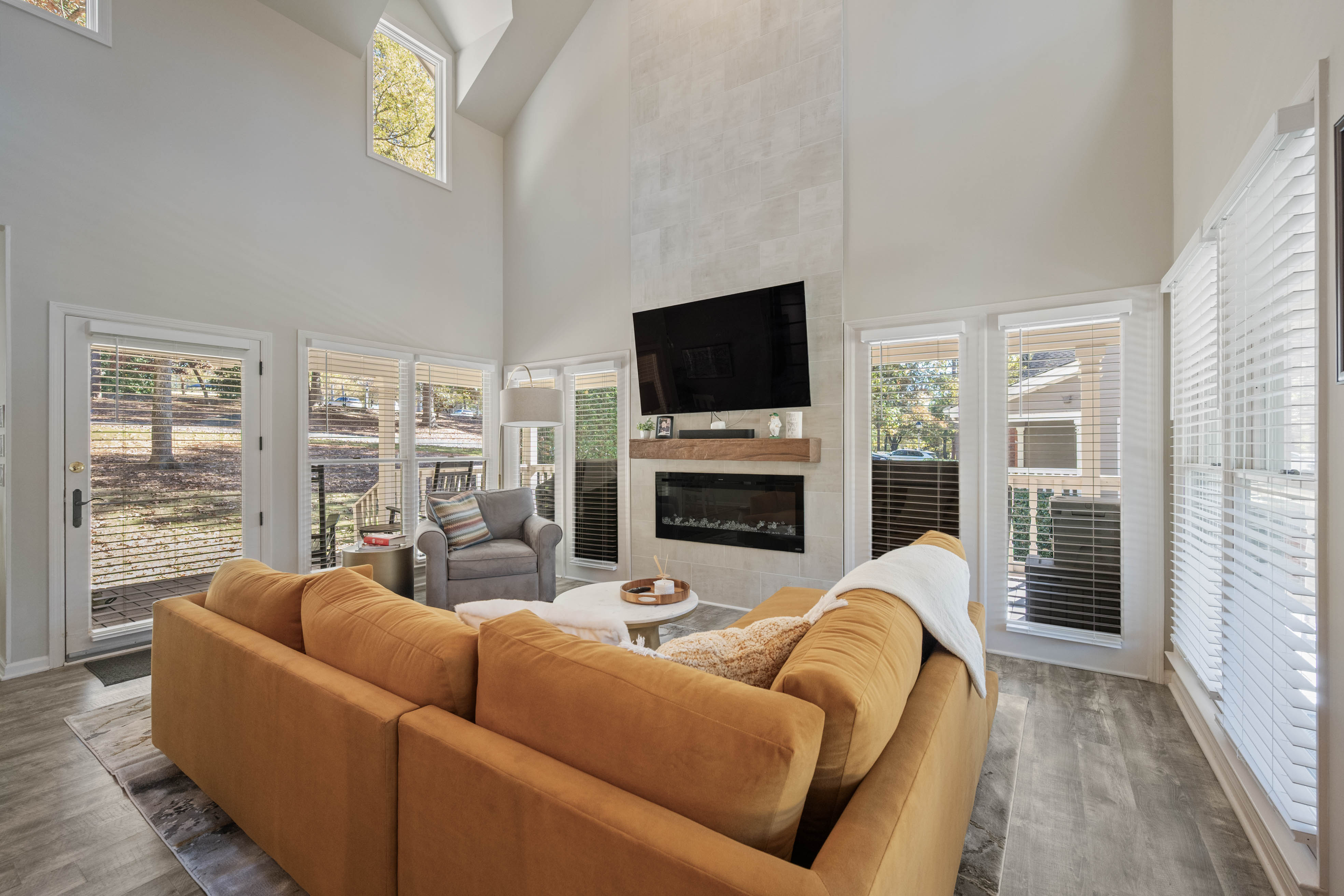 1033 Clubhouse Lane image 9